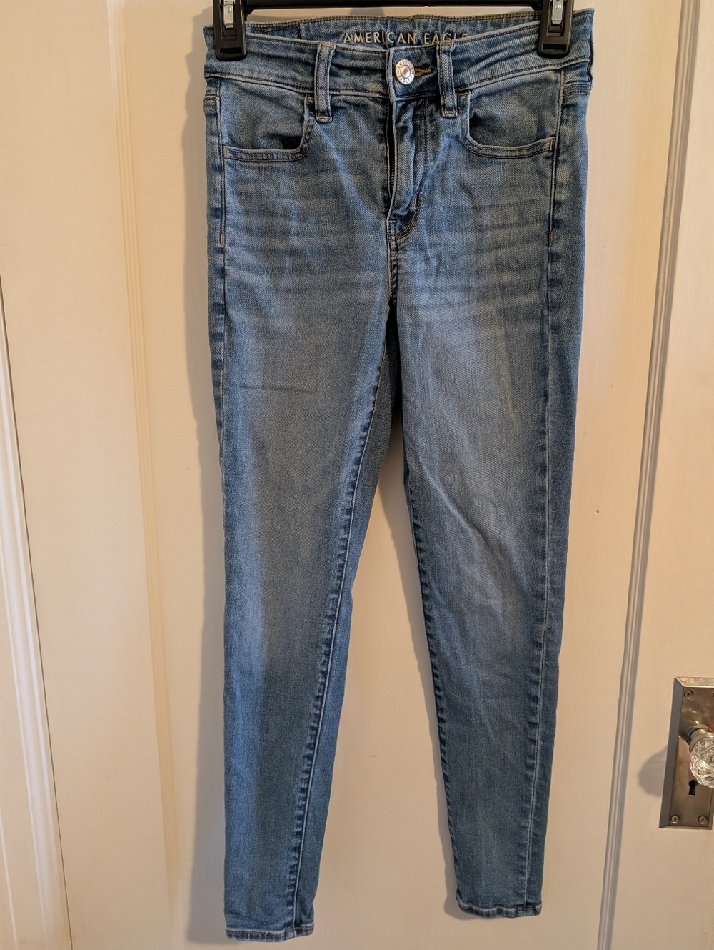 American Eagle Outfitters Medium Wash Skinny Jeans Size 2